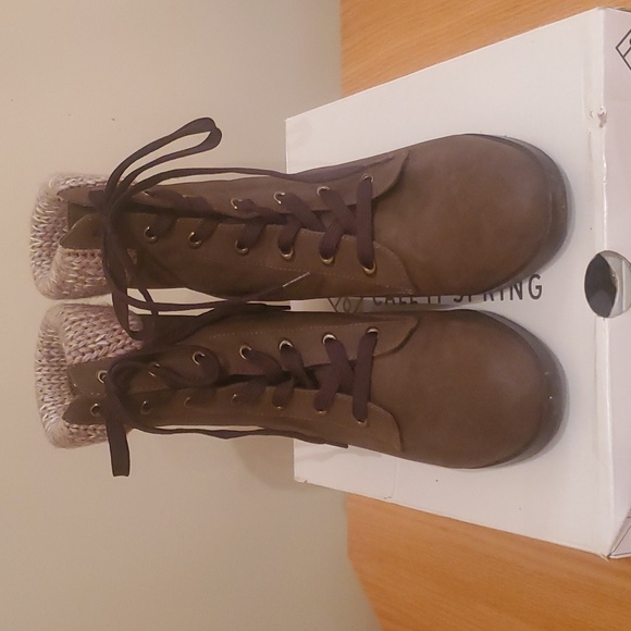 Combat Boots - Picture 1 of 4